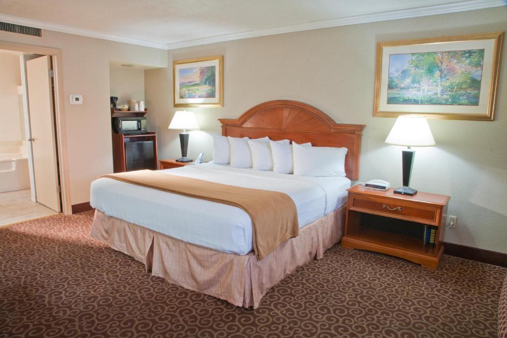 Red Arrow Inn & Suites, A Travelodge By Wyndham Montrose Habitación foto