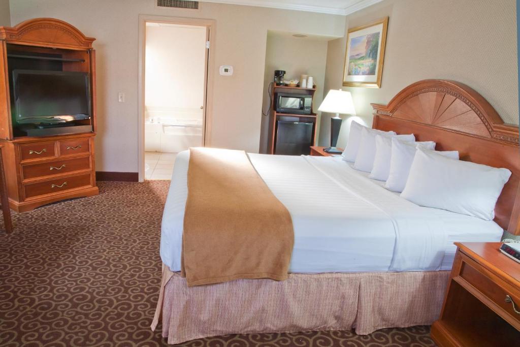 Red Arrow Inn & Suites, A Travelodge By Wyndham Montrose Habitación foto
